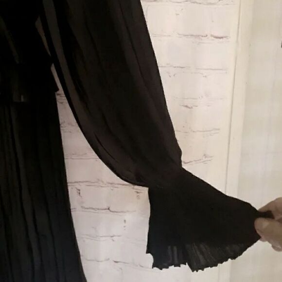 NWT Nasty Gal Black Crepe Pleated/Ruffle Fit 'n Flare Dress Sz.4 Ret. $128 - Picture 5 of 9